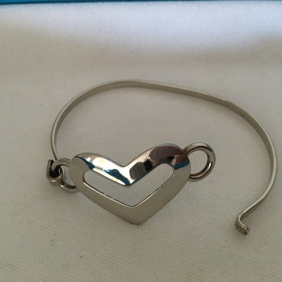 Stunning Heart Bracelet - Picture 3 of 3